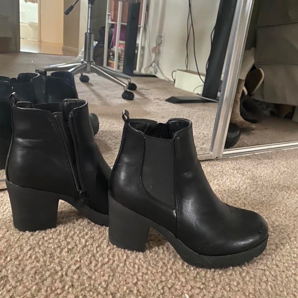 Chunky black heeled Chelsea boots